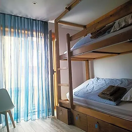 Hostel Cachinnans & *