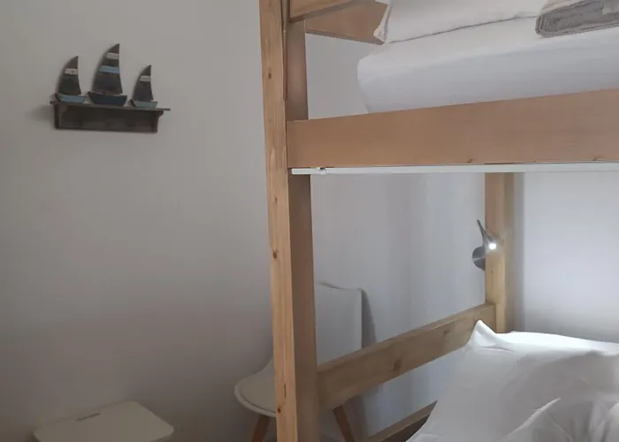 Hostel Cachinnans & *